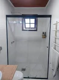 Box de vidro instalado em banheiro