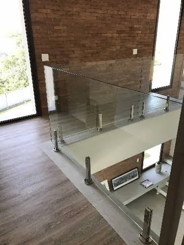 Guarda-corpo interno de vidro