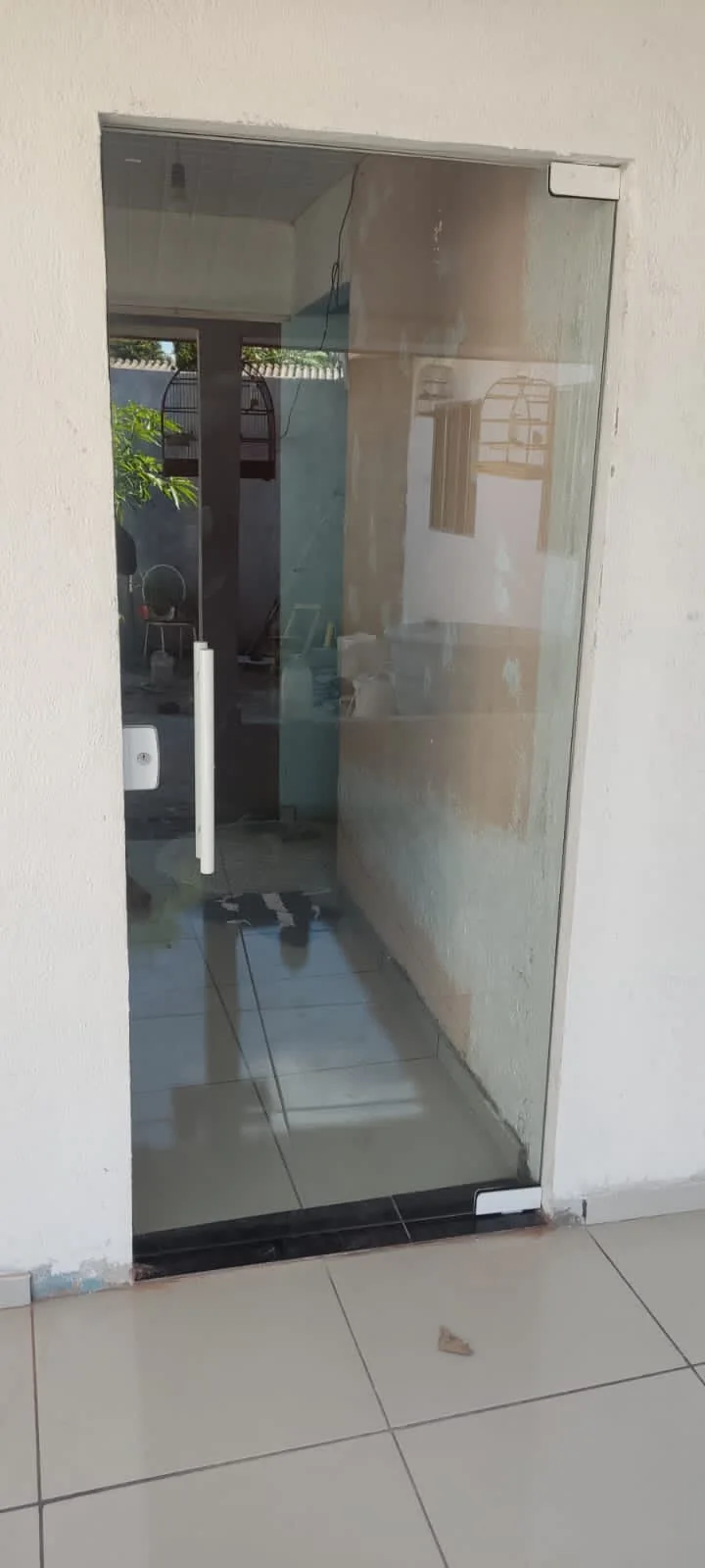 Porta de vidro instalada